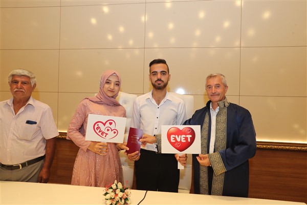 TAHMAZOĞLU İŞİTME ENGELLİ ÇİFTİN NİKAHINI İŞARET DİLİYLE KIYDI