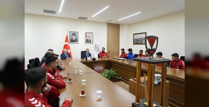 Volkan Group Spor Kulübü Erkek Hokey Takımı, Alanya’da düzenlenen THF Açık Alan Süper Lig Play-Off finalinde rakibini mağlup ederek Türkiye şampiyonu oldu.