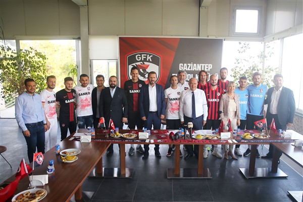 YENİ TRANSFERLER TANITILDI
